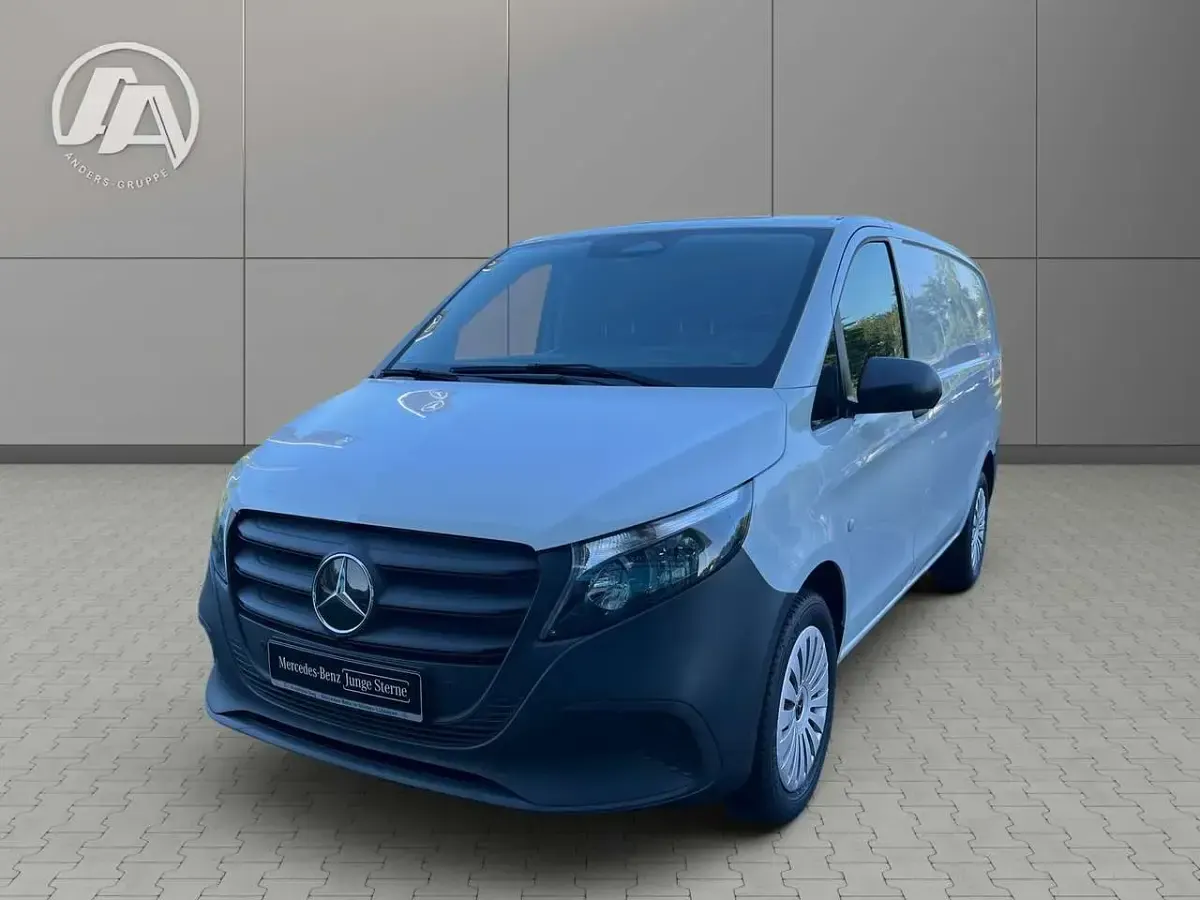 Gebraucht Mercedes Vito 163 PS (119 kW) 2024 Arktikweiß Van