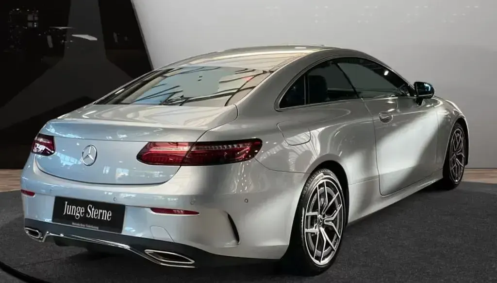 Gebraucht Mercedes E200 AMG 197 PS (144 kW) 2021 Silber