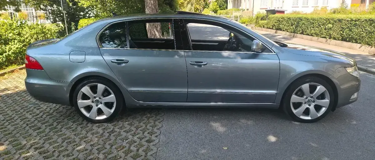 Gebraucht Skoda Superb Elegance 200 PS (147 kW) 2010 Silber Limousine