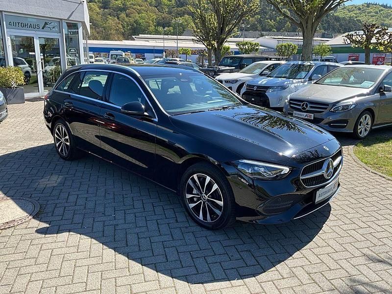 Gebraucht Mercedes C300e 204 PS (150 kW) 2022 Schwarz Limousine
