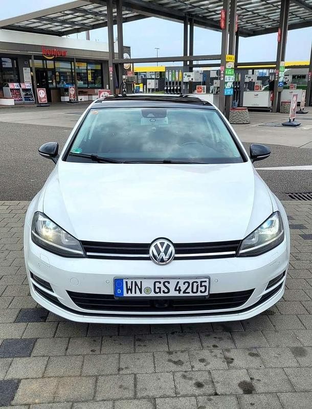 Weiß Gebraucht 2012 VW Golf VI Highline Coupé | 11.700 € (Teuer) - Bild 1/4