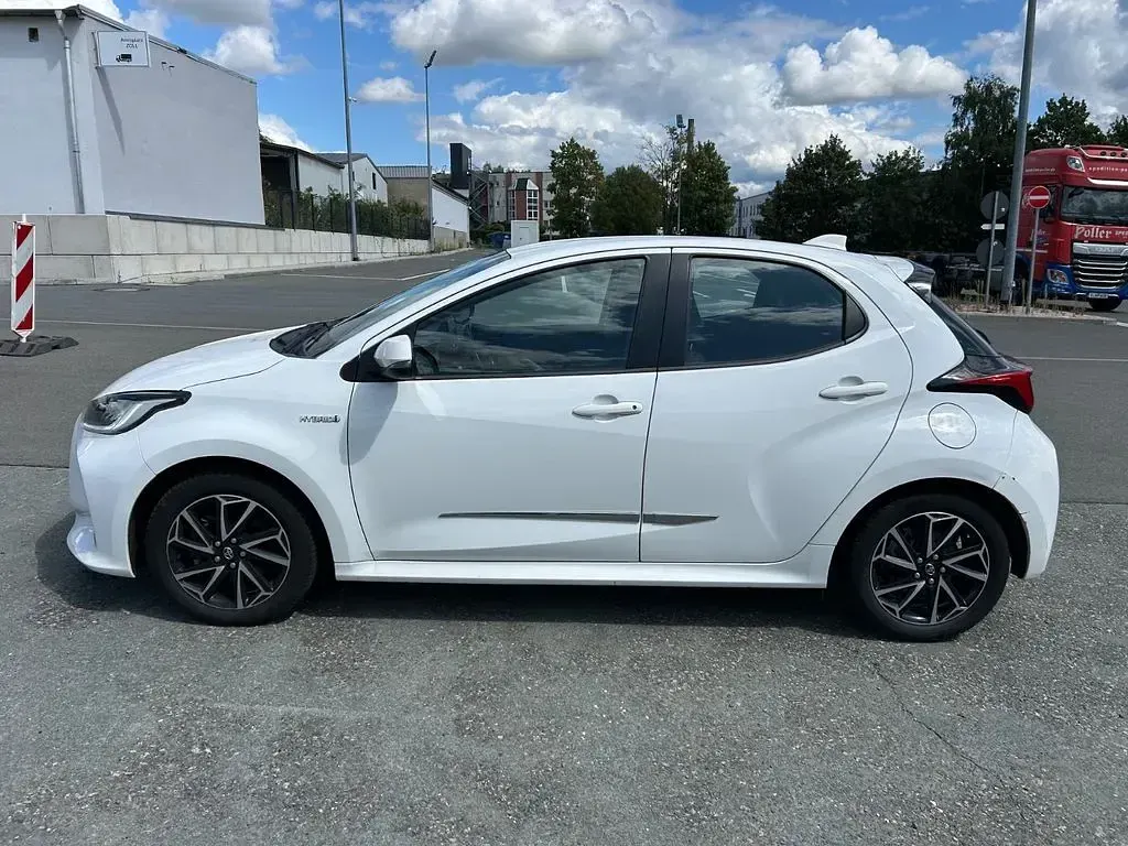 Gebraucht Toyota Yaris 101 PS (74 kW) 2021 Weiß Kleinwagen