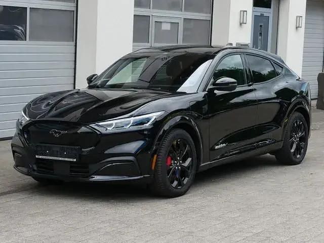 Schwarz Gebraucht 2024 Ford Mustang Mach-E Premium SUV | 42.990 € (Superpreis) - Bild 1/4
