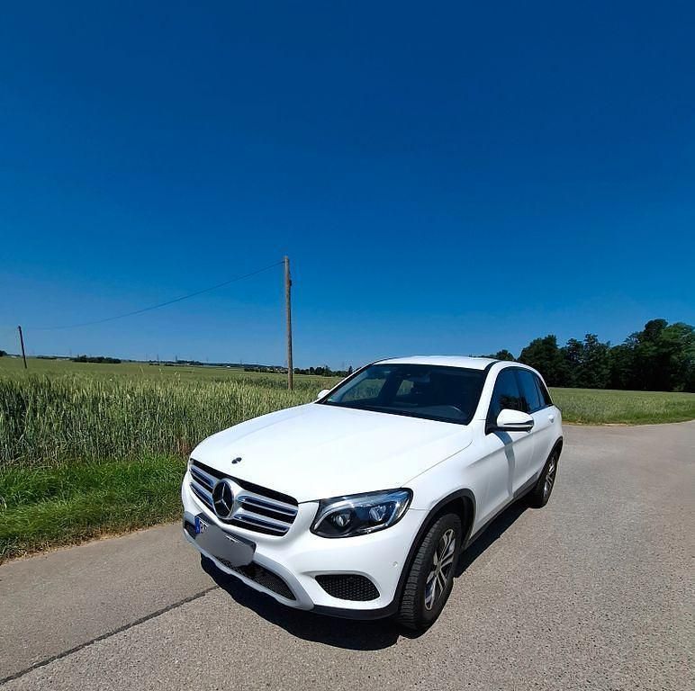 Weiß Gebraucht 2017 Mercedes GLC250 SUV | 28.200 € (Guter Preis) - Bild 1/4