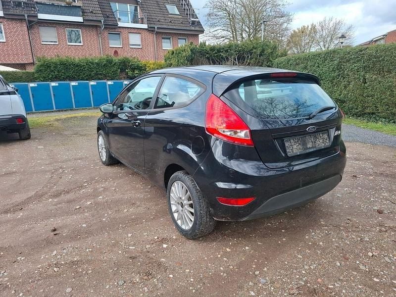 Gebraucht Ford Fiesta 60 PS (44 kW) 2011 Schwarz Kleinwagen