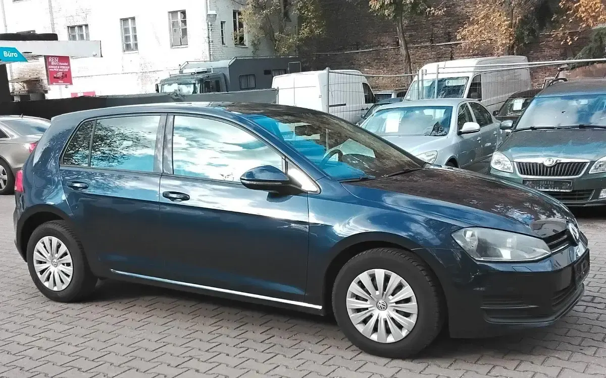 Gebraucht VW Golf VII Trendline 86 PS (63 kW) 2013 Blau Kleinwagen