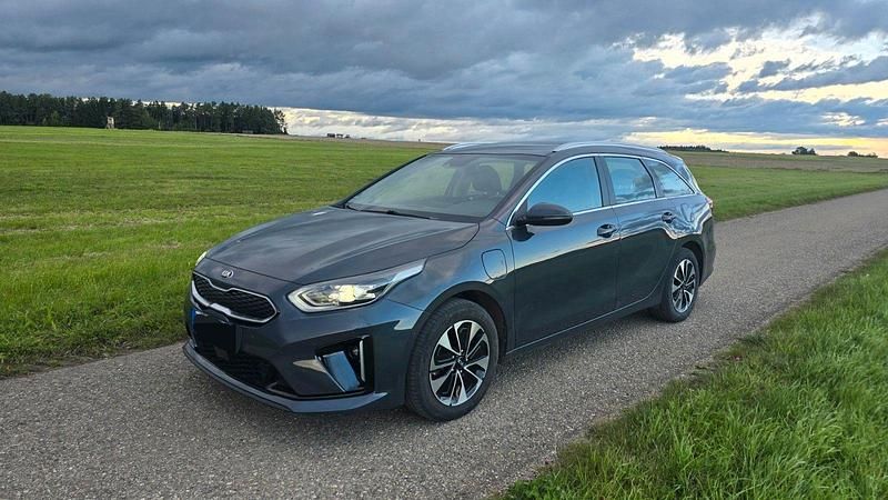 Grau Gebraucht 2020 Kia Ceed Spirit Kombi | 20.190 € (Fairer Preis) - Bild 1/4