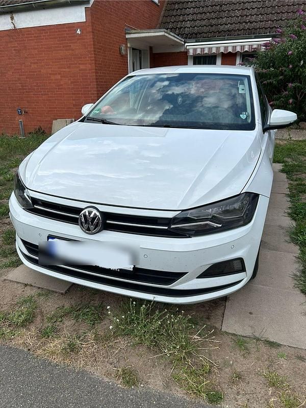Weiß Gebraucht 2018 VW Polo Comfortline Kleinwagen | 9.000 € (Guter Preis) - Bild 1/4