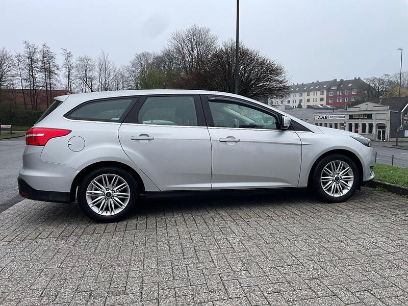 Gebraucht Ford Focus Cool & Connect 120 PS (88 kW) 2017 Grau Kombi