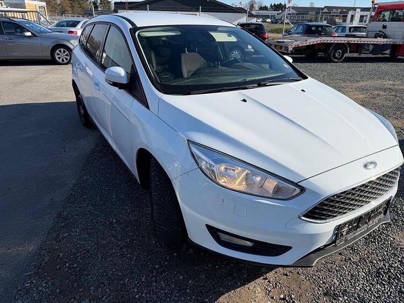 Gebraucht Ford Focus Business Edition 120 PS (88 kW) 2015 Weiß Limousine