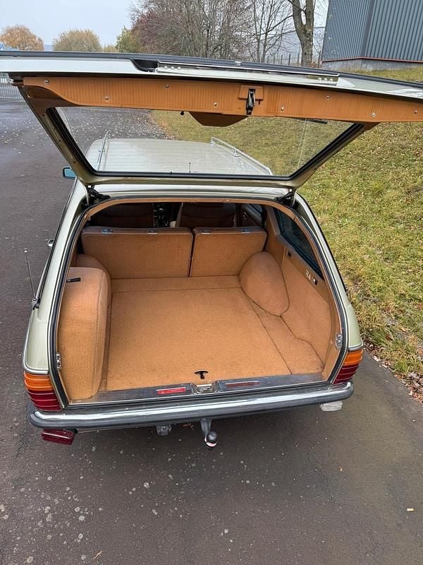 Gebraucht Mercedes E230 136 PS (100 kW) 1984 Grün Kombi