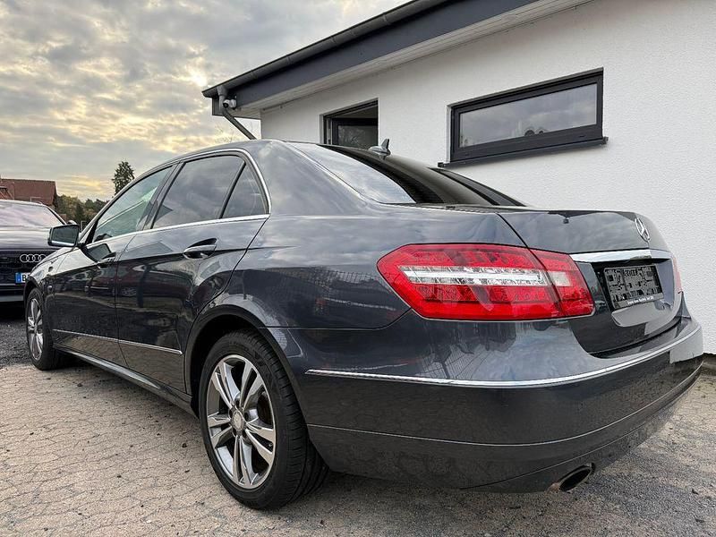 Second-hand Mercedes E200 184 CP (135 kW) 2011 Gri Berlinǎ