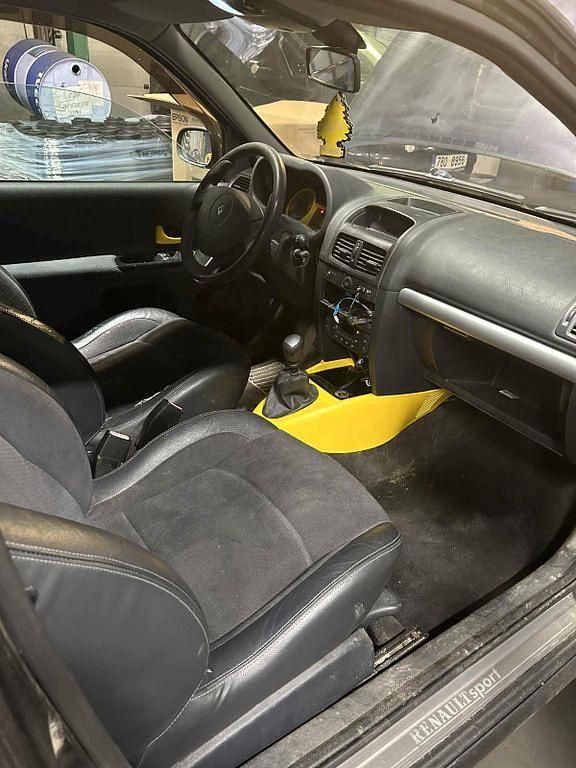 Gebraucht Renault Clio II 169 PS (124 kW) 2002 Schwarz Limousine