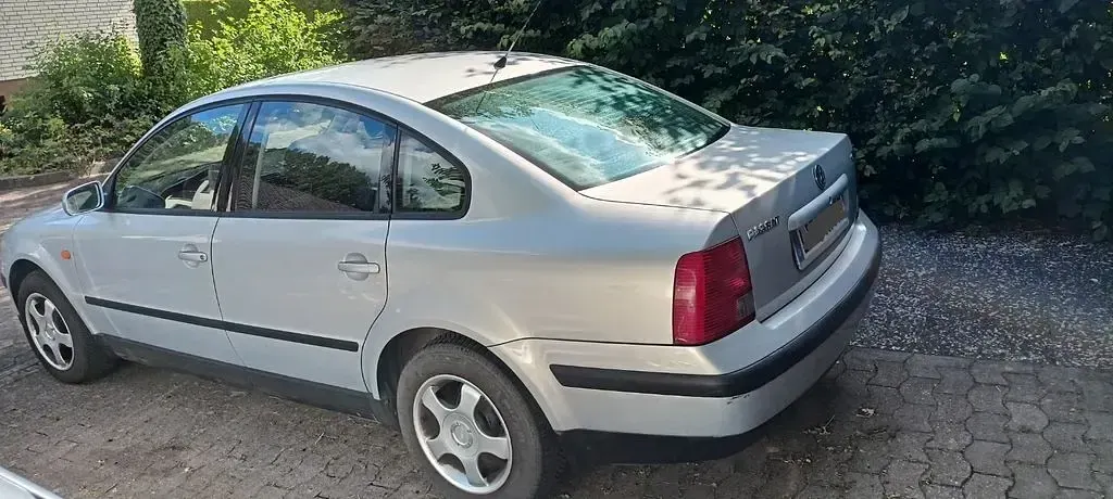 Gebraucht VW Passat Basis 125 PS (91 kW) 1997 Silber Limousine