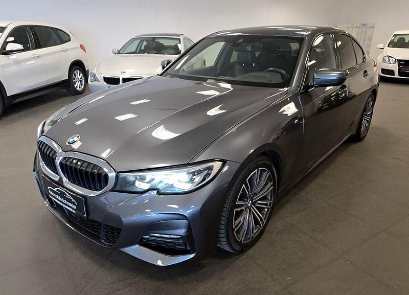 Mineralgrau (metallic) Gebraucht 2021 BMW 320 M Sport Limousine | 25.800 € (Fairer Preis) - Bild 1/4