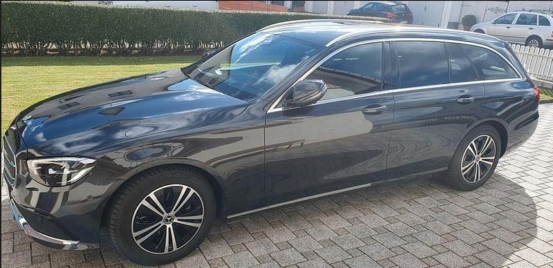 Schwarz Gebraucht 2021 Mercedes E200 Limousine | 29.750 € (Guter Preis) - Bild 1/4