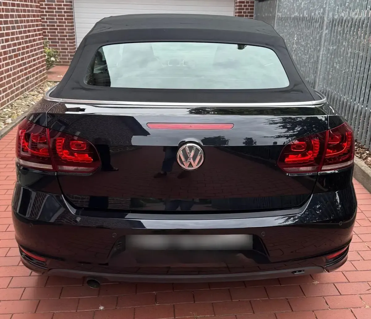 Gebraucht VW Golf Cabriolet LOUNGE 105 PS (77 kW) 2016 Schwarz Cabrio