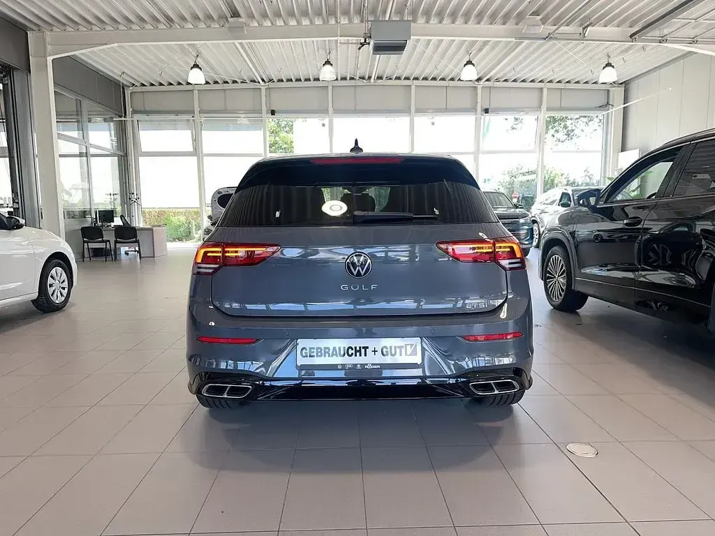 Gebraucht VW Golf VIII R-line 131 PS (96 kW) 2024 Delfingrau metallic Limousine