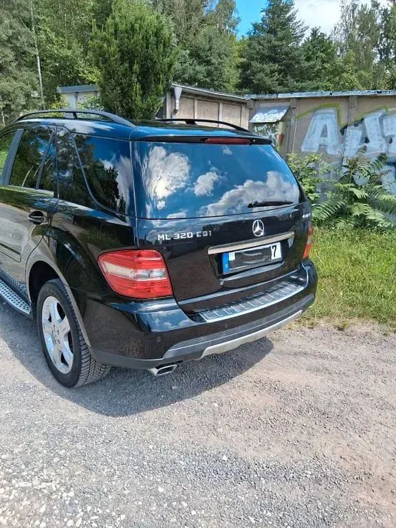 Gebraucht Mercedes ML320 224 PS (164 kW) 2008 Schwarz SUV
