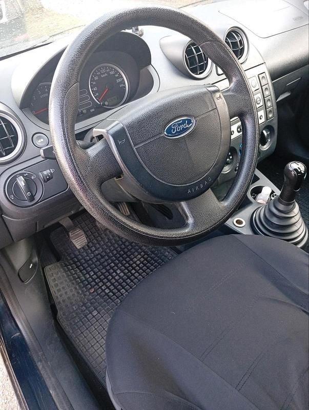 Gebraucht Ford Fiesta 80 PS (58 kW) 2006 Blau Kleinwagen