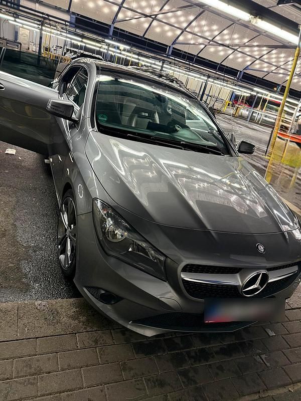 Silber Gebraucht 2016 Mercedes CLA220 Limousine | 17.000 € - Bild 1/4