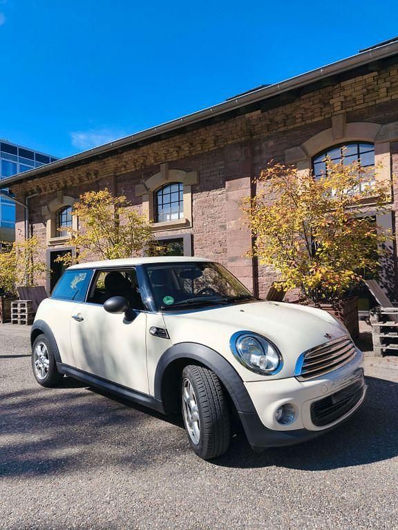 Weiß Gebraucht 2013 Mini ONE Kleinwagen | 6.200 € (Fairer Preis) - Bild 1/4