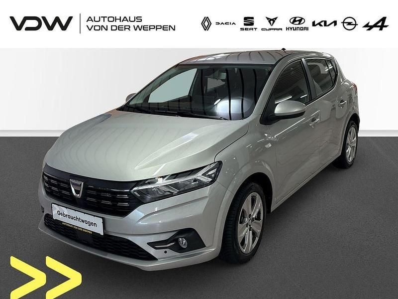 Mondsteingrau Gebraucht 2021 Dacia Sandero Comfort Kleinwagen | 15.490 € (Fairer Preis) - Bild 1/4