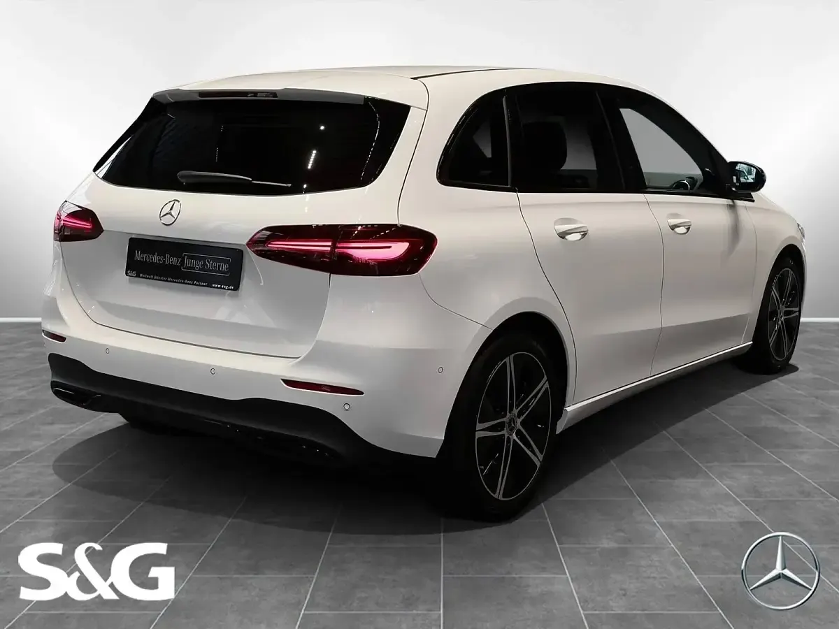 Gebraucht Mercedes B180 Night 116 PS (85 kW) 2025 Unilack polarweiß Kleinwagen