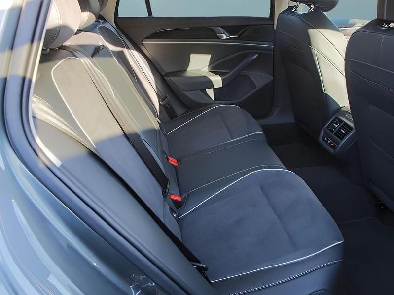 Gebraucht VW Passat 150 PS (110 kW) 2025 Grau Kombi