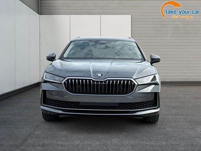 Neu Skoda Superb Selection 193 PS (141 kW) 2025 Graphitegrau metallic Kombi