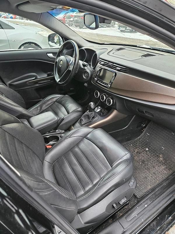 Gebraucht Alfa Romeo Giulietta 175 PS (128 kW) 2015 Schwarz Kleinwagen