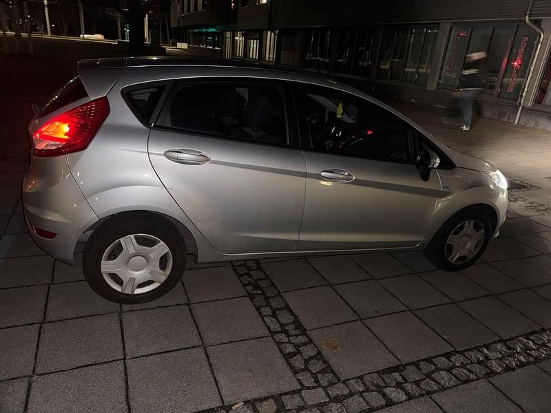 Gebraucht Ford Fiesta 98 PS (72 kW) 2008 Grau Kleinwagen