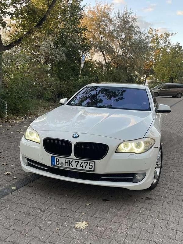 Weiß Gebraucht 2010 BMW 530 M Sport Limousine | 10.500 € (Guter Preis) - Bild 1/4