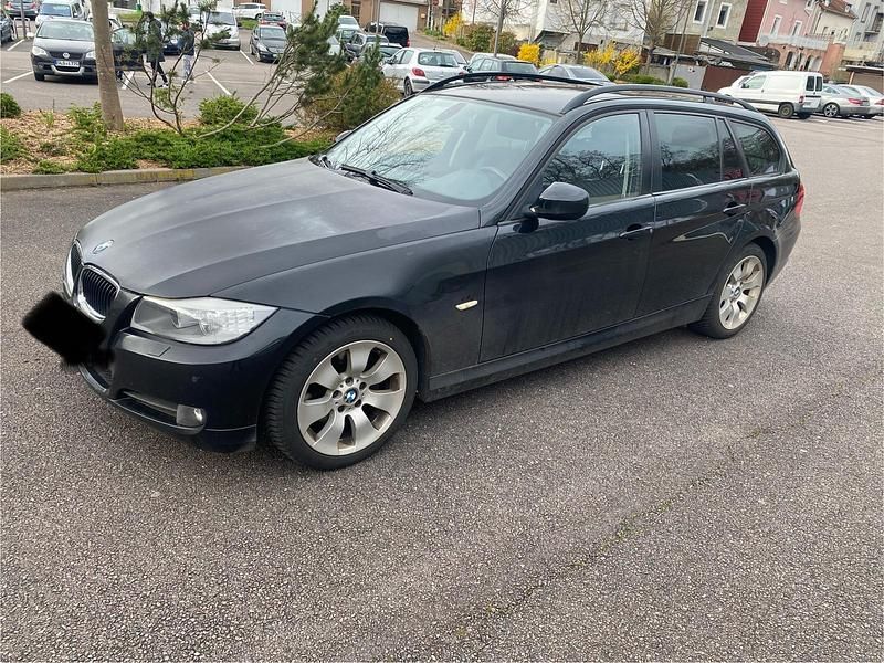 Gebraucht BMW 320 163 PS (119 kW) 2009 Schwarz Kombi