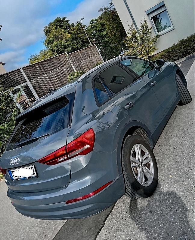 Grau Gebraucht 2021 Audi Q3 SUV | 22.500 € (Superpreis) - Bild 1/4