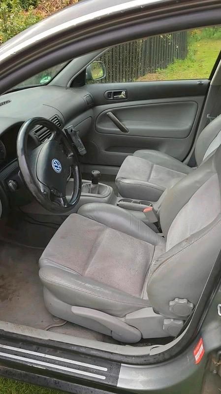 Gebraucht VW Passat 131 PS (96 kW) 2002 Grau Limousine