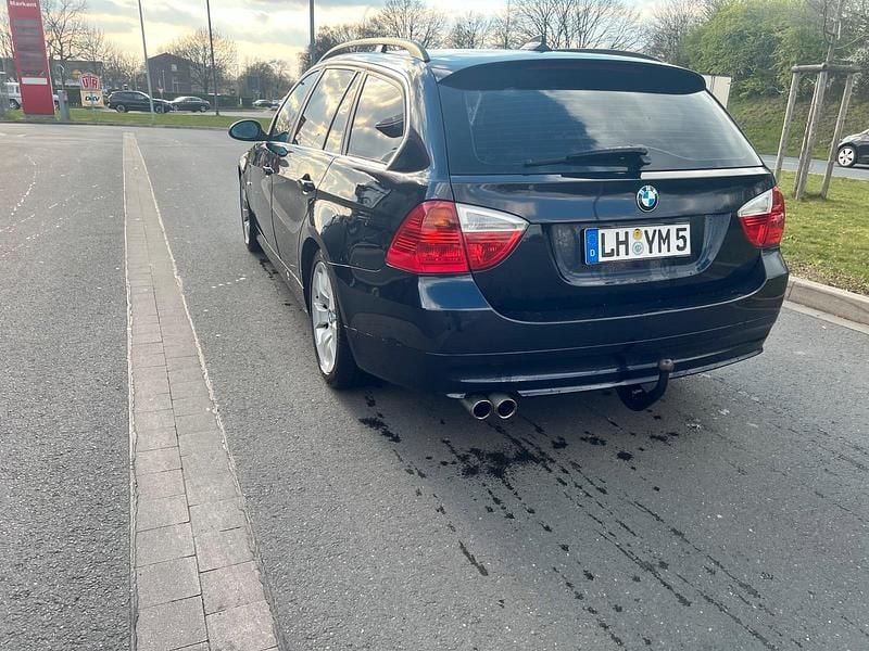 Gebraucht BMW 330 231 PS (169 kW) 2007 Schwarz Kombi