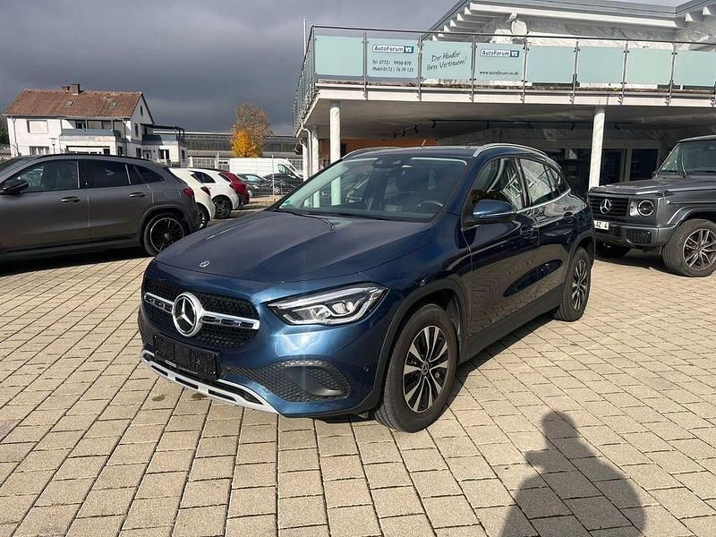 Blau Gebraucht 2022 Mercedes GLA200 SUV | 31.900 € (Guter Preis) - Bild 1/4