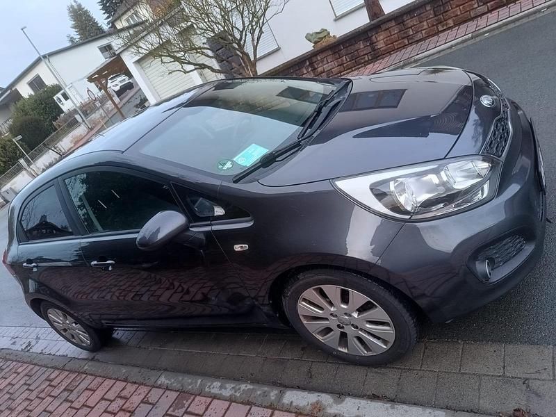 Gebraucht Kia Rio 109 PS (80 kW) 2014 Grau Kleinwagen