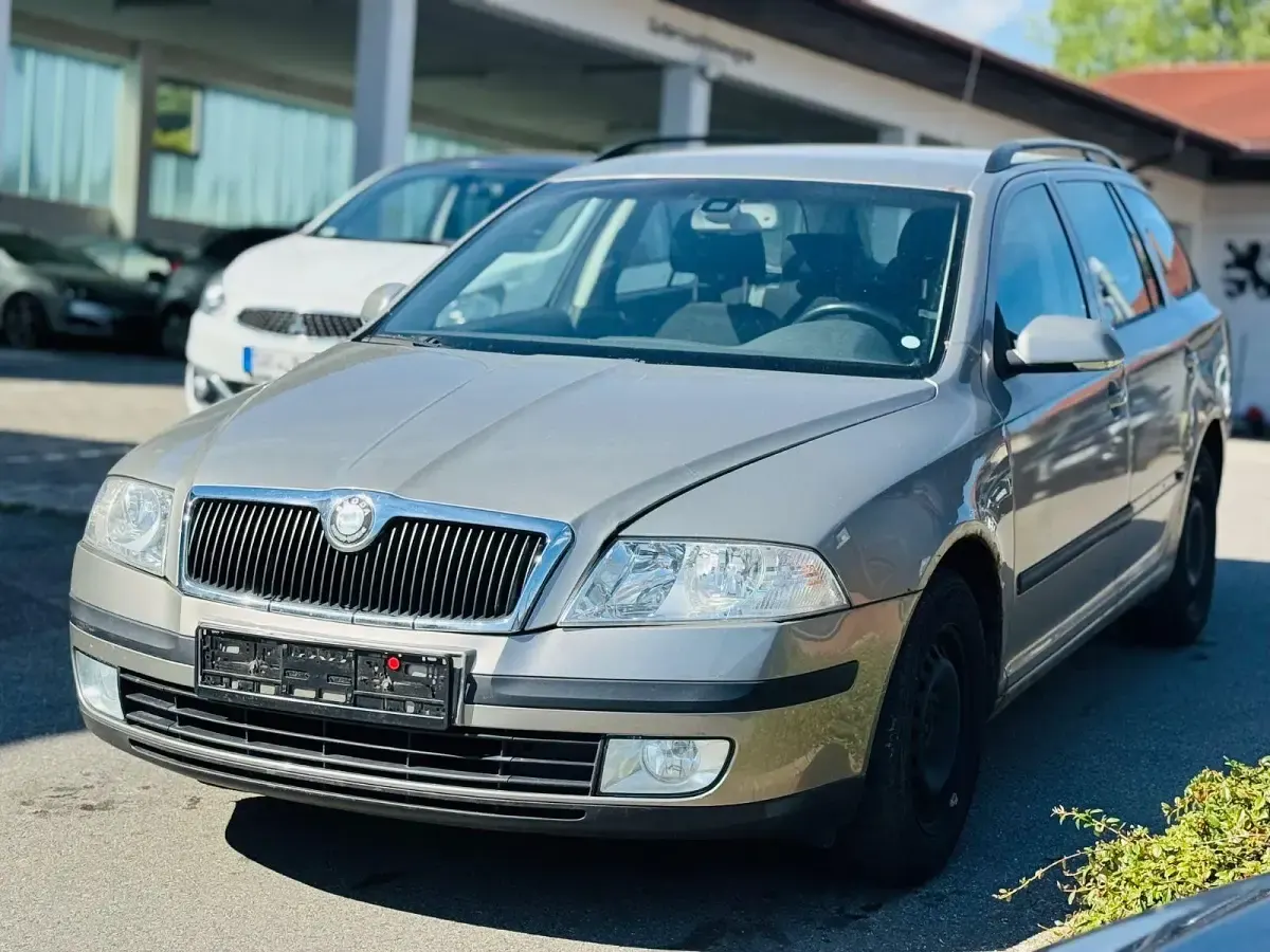 Gebraucht Skoda Octavia Ambiente 116 PS (85 kW) 2008 Grau Kombi