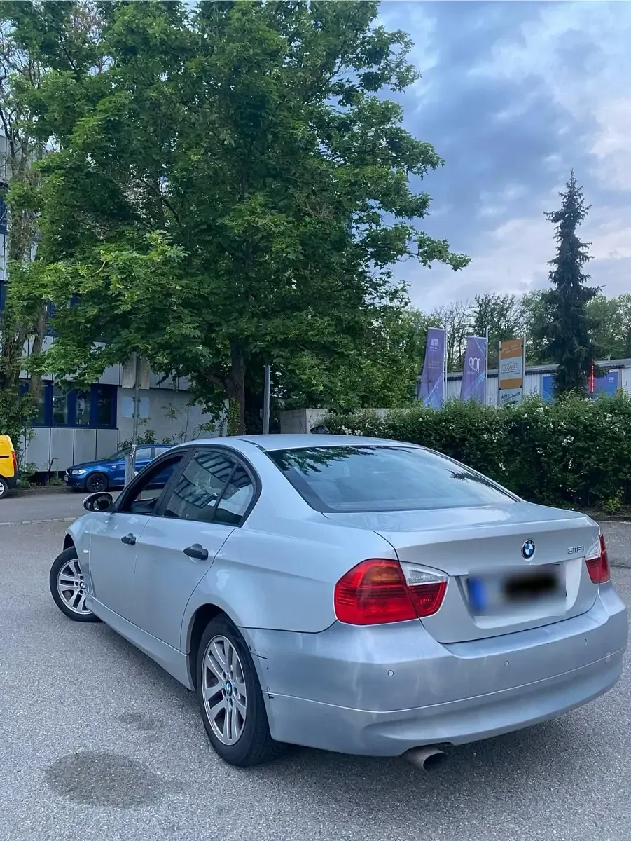 Gebraucht BMW 318 143 PS (105 kW) 2006 Grau Limousine