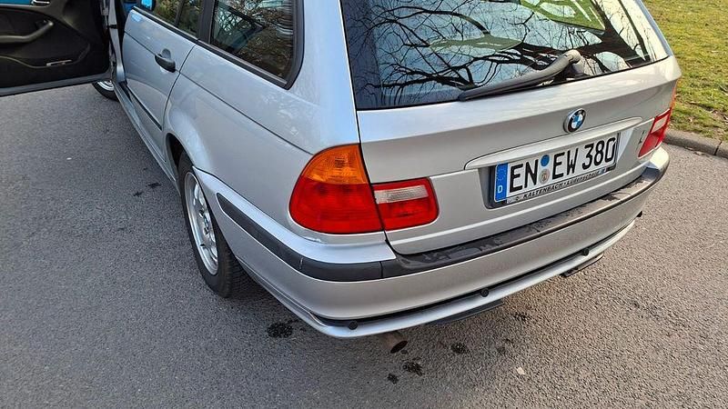 Gebraucht BMW 318 143 PS (105 kW) 2002 Silber Kombi