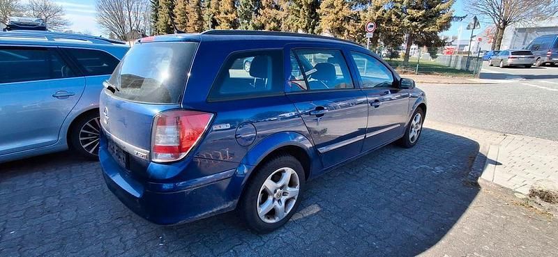 Gebraucht Opel Astra Edition 125 PS (91 kW) 2008 Blau Limousine