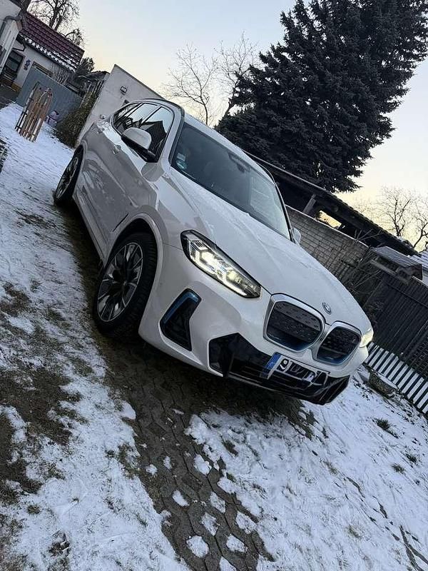 Gebraucht BMW iX3 Impressive 210 kW (286 PS) 2023 Weiß SUV
