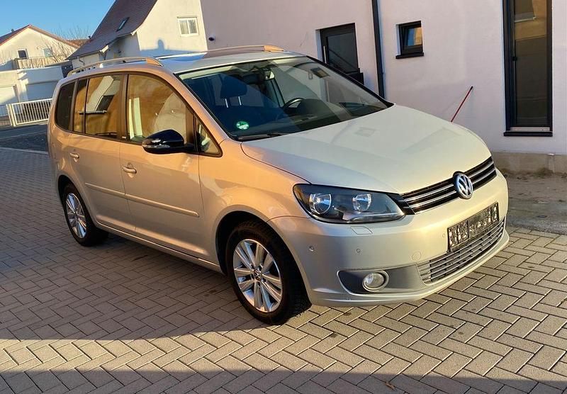 Silber Gebraucht 2011 VW Touran Style Van / Kleinbus | 6.950 € (Fairer Preis) - Bild 1/4