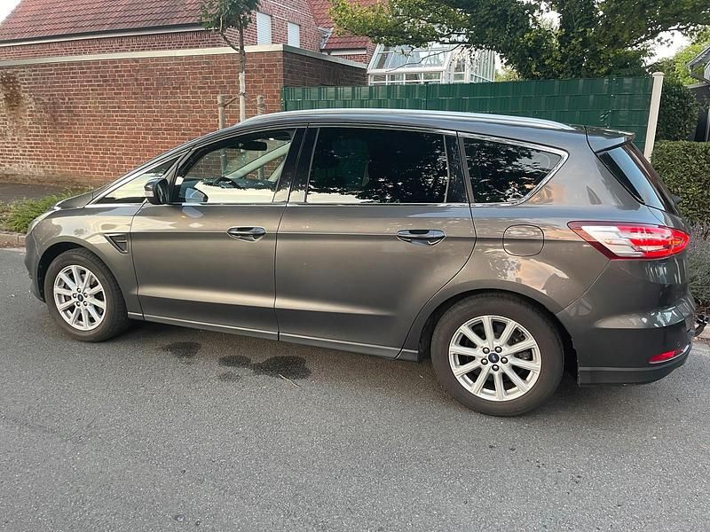 Gebraucht Ford S-MAX Titanium 150 PS (110 kW) 2016 Grau Van / Kleinbus