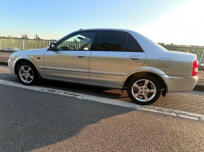 Gebraucht Mazda 323 98 PS (72 kW) 2002 Silber Limousine