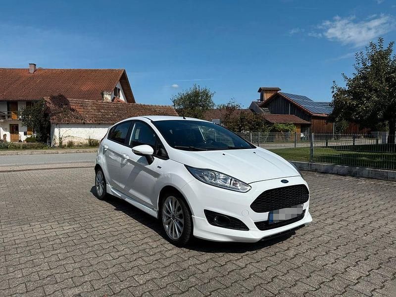Weiß Gebraucht 2017 Ford Fiesta ST-Line Kleinwagen | 7.300 € (Guter Preis) - Bild 1/4