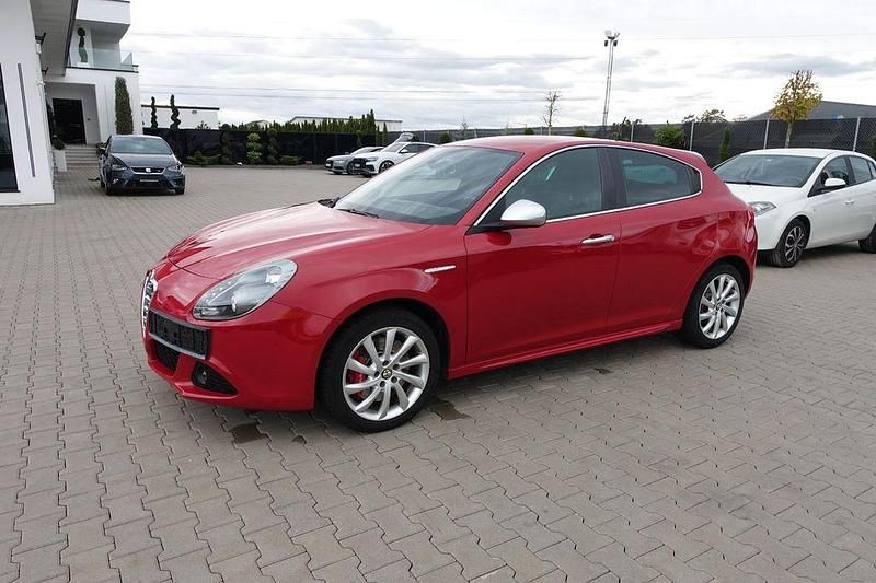 Rot Gebraucht 2011 Alfa Romeo Giulietta Turismo Limousine | 7.990 € (Fairer Preis) - Bild 1/4