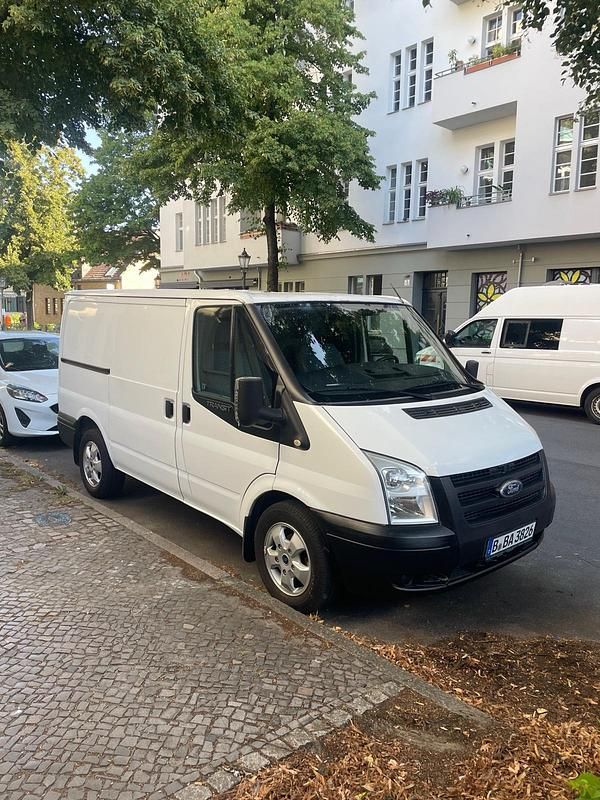 Weiß Gebraucht 2010 Ford Transit Van / Kleinbus | 5.890 € (Teuer) - Bild 1/4